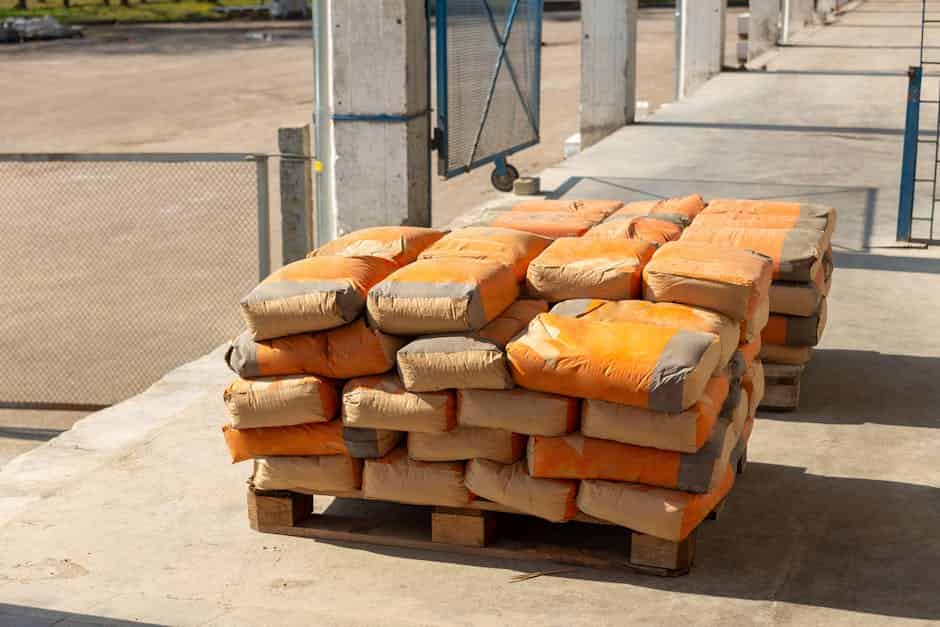 Sacs de ciment et matériaux pour béton